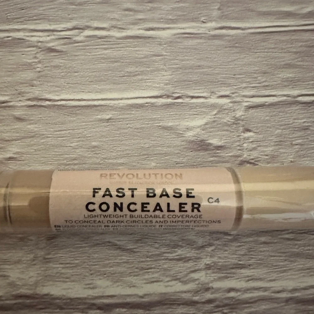 Revolution‎ Fast Base Concealer shade C4